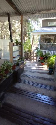 Casa en alquiler en Mar Azul. 4 ambientes, 2 baños y capacidad de 1 a 4 personas. 