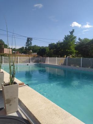 Complejo de Cabañas en alquiler en Villa Cura Brochero. 3 ambientes, 1 baño y capacidad de 1 a 6 personas. 