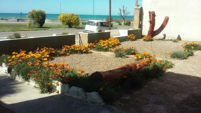 Casa en alquiler en Las Grutas. 3 ambientes, 1 baño y capacidad de 3 a 5 personas. 