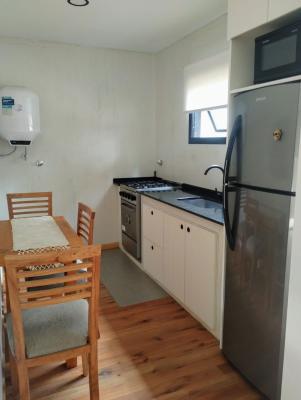 Casa en alquiler en Mar Azul. 1 ambientes, 1 baño y capacidad de 1 a 2 personas. 