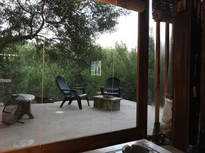 Casa en alquiler en Mar Azul. 2 ambientes, 2 baños y capacidad de 4 a 7 personas. 