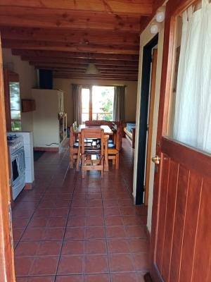 Duplex en alquiler en San Carlos de Bariloche. 4 ambientes, 1 baño y capacidad de 4 a 7 personas. 