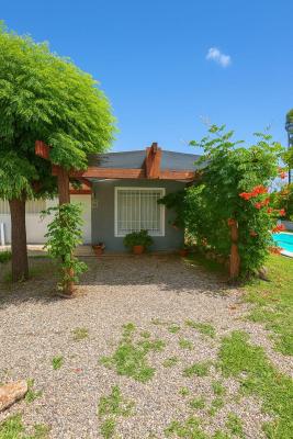 Cabaña en alquiler en Villa Carlos Paz. 3 ambientes, 1 baño y capacidad de 2 a 6 personas. 
