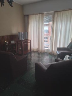 Departamento en alquiler en Miramar. 4 ambientes, 2 ba&ntilde;os y capacidad de 2 a 7 personas. Cerca de la Playa