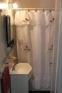 Departamento en alquiler en Miramar. 2 ambientes, 1 ba&ntilde;o y capacidad de 2 a 4 personas. Cerca de la Playa