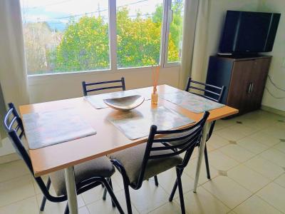 Casa en alquiler en San Carlos De Bariloche. 2 ambientes, 1 baño y capacidad de 1 a 4 personas. 