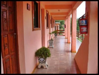 Hosteria en alquiler en Tanti. 4 ambientes, 4 baños y capacidad de 1 a 8 personas. 