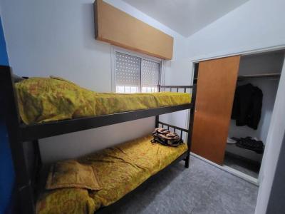 Casa en alquiler en La Falda. 5 ambientes, 2 baños y capacidad de 2 a 6 personas. 