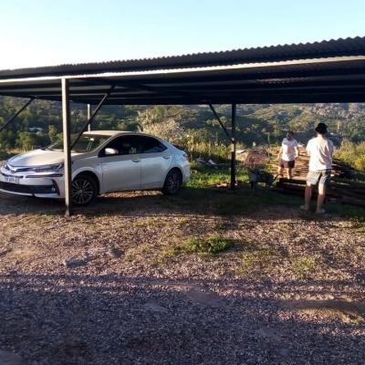 Cabaña en alquiler en Tanti. 2 ambientes, 1 baño y capacidad de 2 a 4 personas. 
