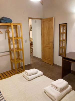 Casa en alquiler en San Carlos de Bariloche. 2 ambientes, 1 baño y capacidad de 1 a 5 personas. 