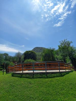 Cabaña en alquiler en Santa Rosa de Calamuchita. 3 ambientes, 1 baño y capacidad de 2 a 6 personas. 