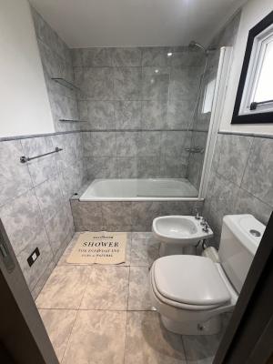 Casa en alquiler en El Calafate. 3 ambientes, 1 baño y capacidad de 1 a 4 personas. 