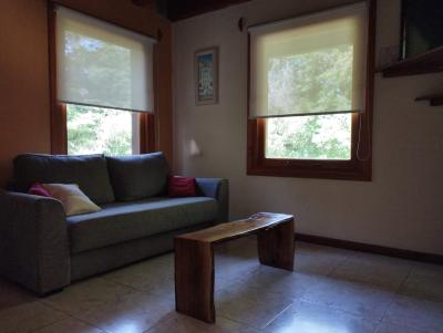 Cabaña en alquiler en Villa La Angostura. 5 ambientes, 2 baños y capacidad de 2 a 5 personas. 