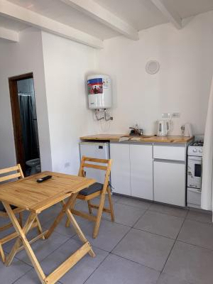 Departamento en alquiler en Monte Hermoso. 1 ambientes, 1 baño y capacidad de 1 a 2 personas. 