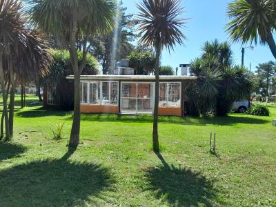 Casa en alquiler en Mar de Cobo. 2 ambientes, 1 baño y capacidad de 1 a 5 personas. 