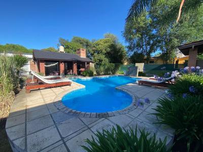 Cabaña en alquiler en Santa Rosa de Calamuchita. 2 ambientes, 1 baño y capacidad de 1 a 4 personas. 