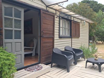 Casa en alquiler en Mar Azul. 2 ambientes, 1 baño y capacidad de 1 a 2 personas. 