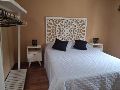 Casa en alquiler en Mar Azul. 2 ambientes, 1 baño y capacidad de 1 a 2 personas. 