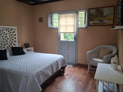 Casa en alquiler en Mar Azul. 2 ambientes, 1 baño y capacidad de 1 a 2 personas. 