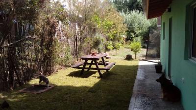 Complejo de Cabañas en alquiler en Santa Teresita. 2 ambientes, 1 baño y capacidad de 1 a 4 personas. 