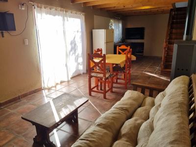 Casa en alquiler en Necochea. 2 ambientes, 1 baño y capacidad de 1 a 4 personas. 