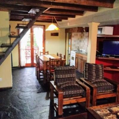 Cabaña en alquiler en Miramar. 2 ambientes, 1 baño y capacidad de 1 a 5 personas. 