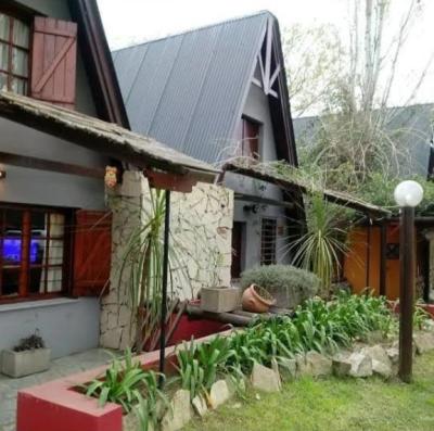 Cabaña en alquiler en Miramar. 2 ambientes, 1 baño y capacidad de 1 a 5 personas. 