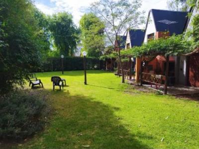 Cabaña en alquiler en Miramar. 2 ambientes, 1 baño y capacidad de 1 a 5 personas. 