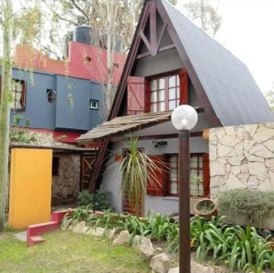 Cabaña en alquiler en Miramar. 2 ambientes, 1 baño y capacidad de 1 a 5 personas. 