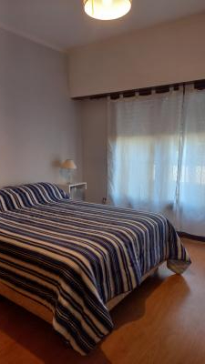 Casa en alquiler en Necochea. 4 ambientes, 1 baño y capacidad de 2 a 4 personas. 