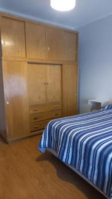 Casa en alquiler en Necochea. 4 ambientes, 1 baño y capacidad de 2 a 4 personas. 