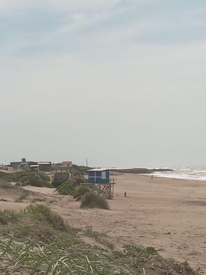 Casa en alquiler en Mar de Cobo. 3 ambientes, 1 baño y capacidad de 1 a 4 personas. 