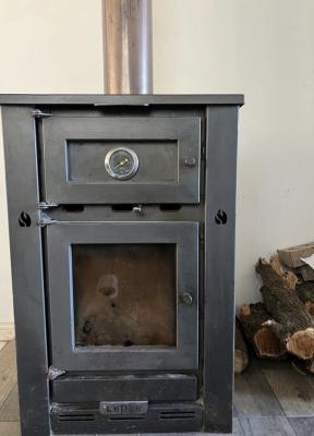 Casa en alquiler en Necochea. 3 ambientes, 1 baño y capacidad de 2 a 6 personas. 