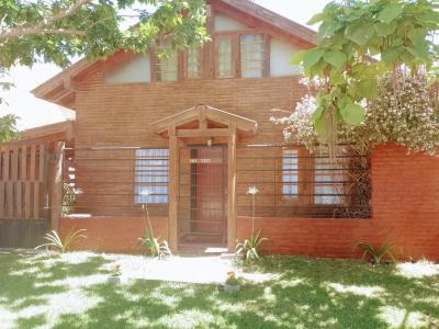 Cabaña en alquiler en Necochea. 3 ambientes, 1 baño y capacidad 6 personas. 