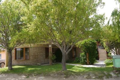 Departamento en alquiler en Río Negro. 3 ambientes, 1 baño y capacidad de 1 a 4 personas. 