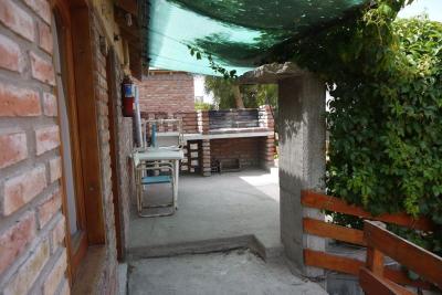 Departamento en alquiler en Río Negro. 3 ambientes, 1 baño y capacidad de 1 a 4 personas. 