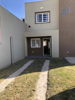 Duplex en alquiler en Necochea. 3 ambientes, 1 baño y capacidad de 1 a 5 personas. 