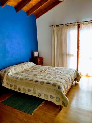 Casa en alquiler en Mar Azul. 4 ambientes, 2 baños y capacidad de 1 a 6 personas. 